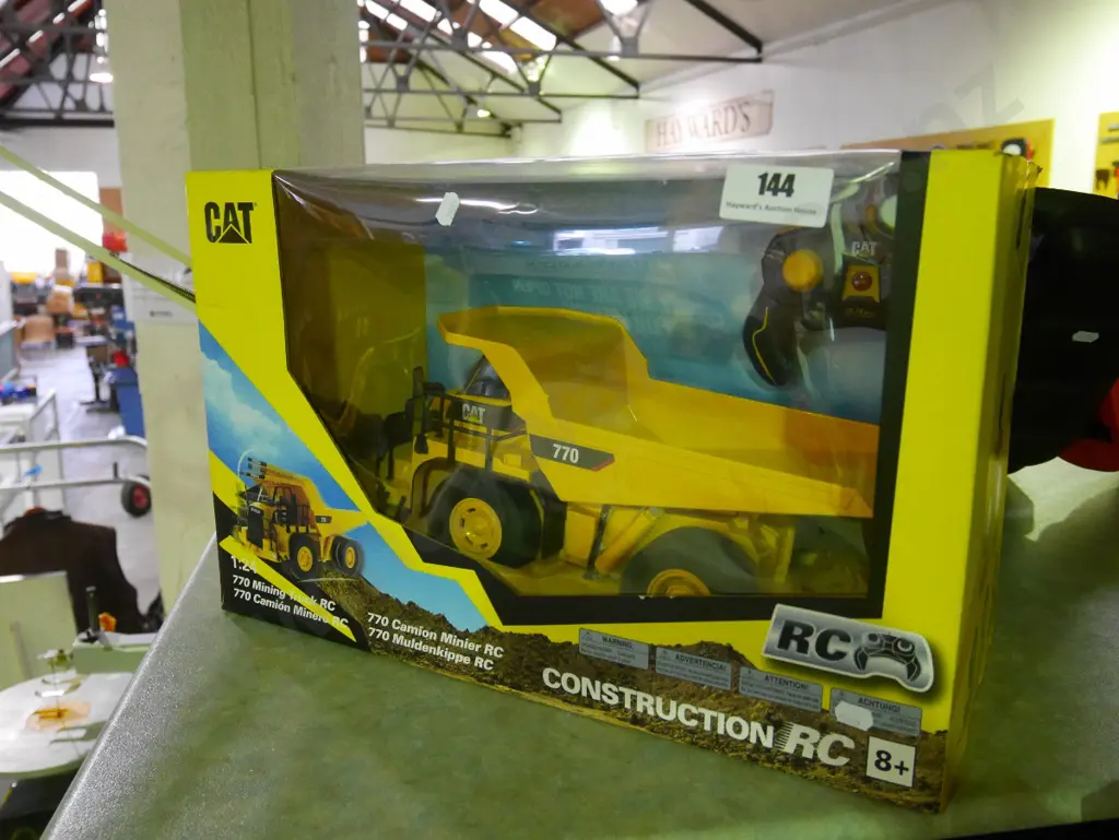 1:24 scale model of Cat mining truck Image 1++