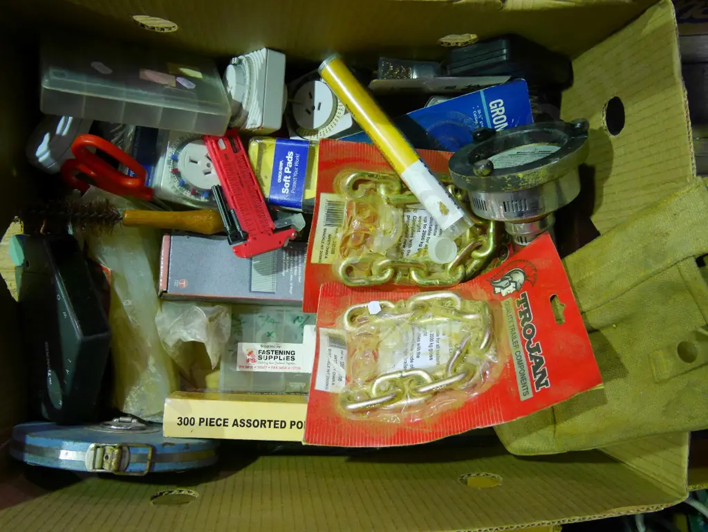 box; angle finder, pop riveter, chains, braids etc Image 1++