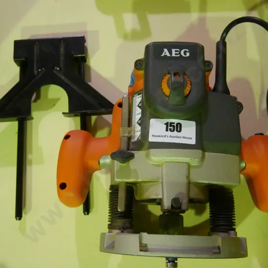 AEG plunge router
