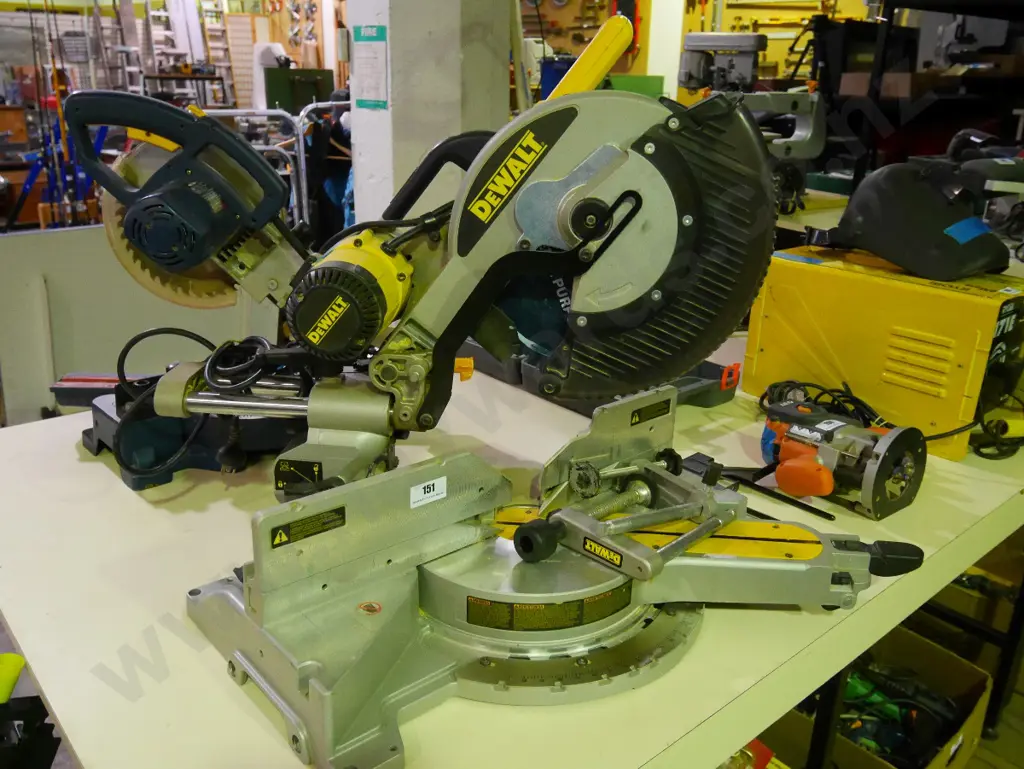 DeWalt compound mitre saw Image 1++