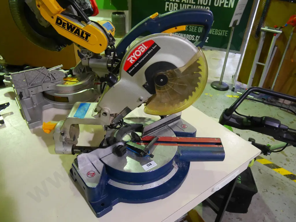 Ryobi 254mm compound mitre saw Image 1++