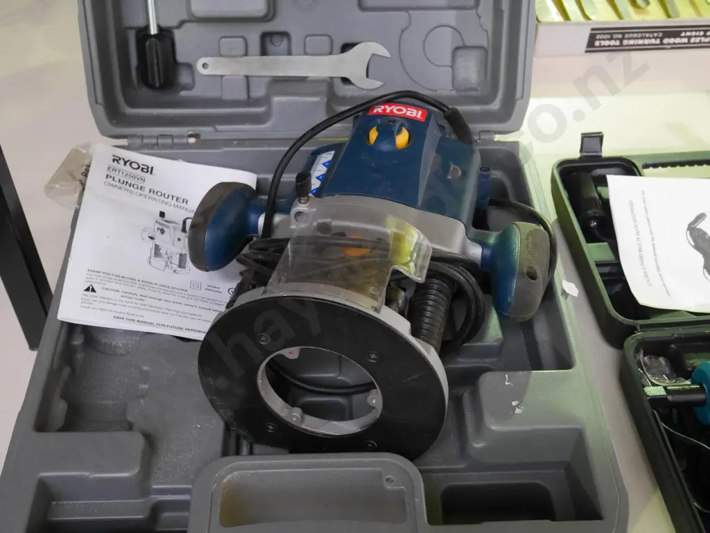 cased Ryobi plunge router Image 1++