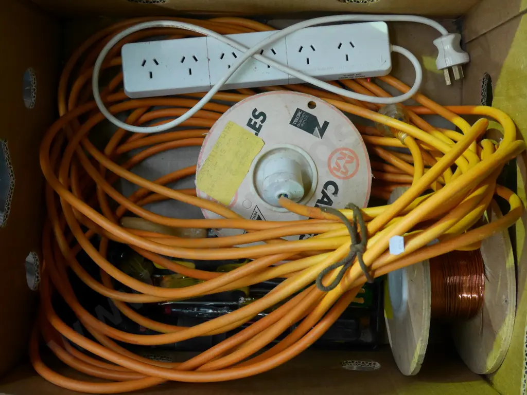 box; copper wire, screwdrivers etc Image 1++