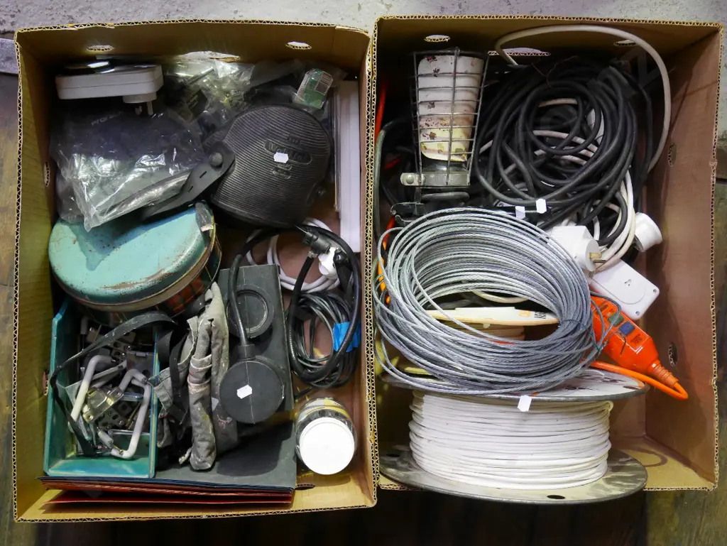 2 boxes; wire ropes, trouble lights, 12V air compressor, knee pads etc - yellow dots Image 1++