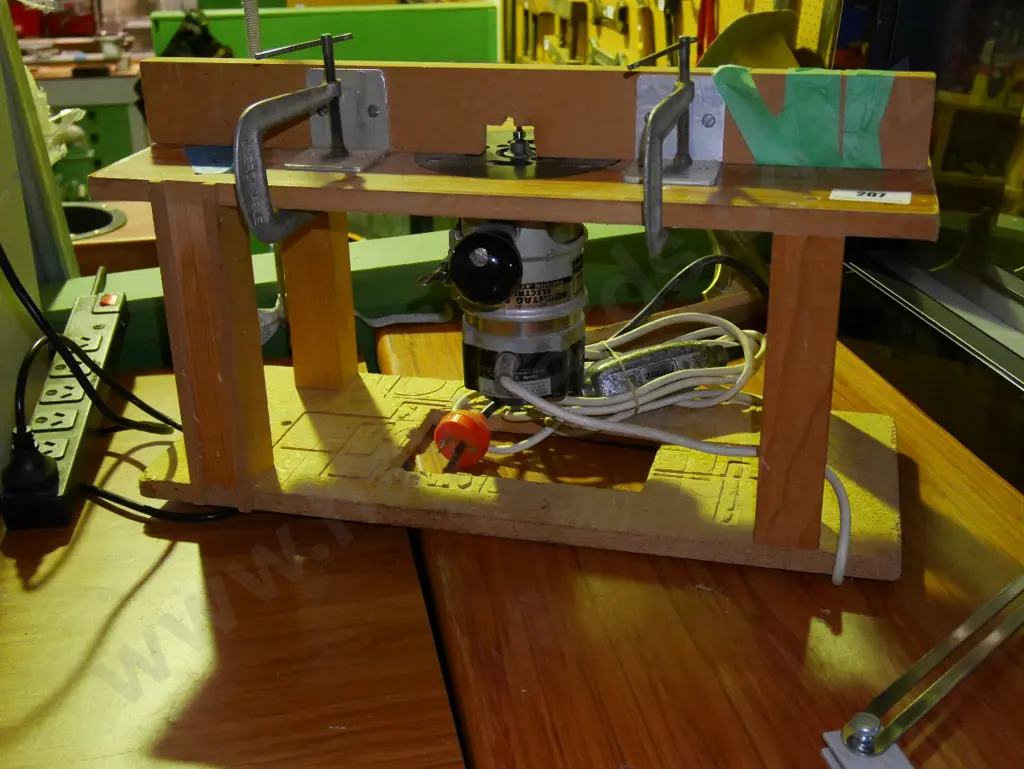 homemade router table with Black & Decker router Image 1++