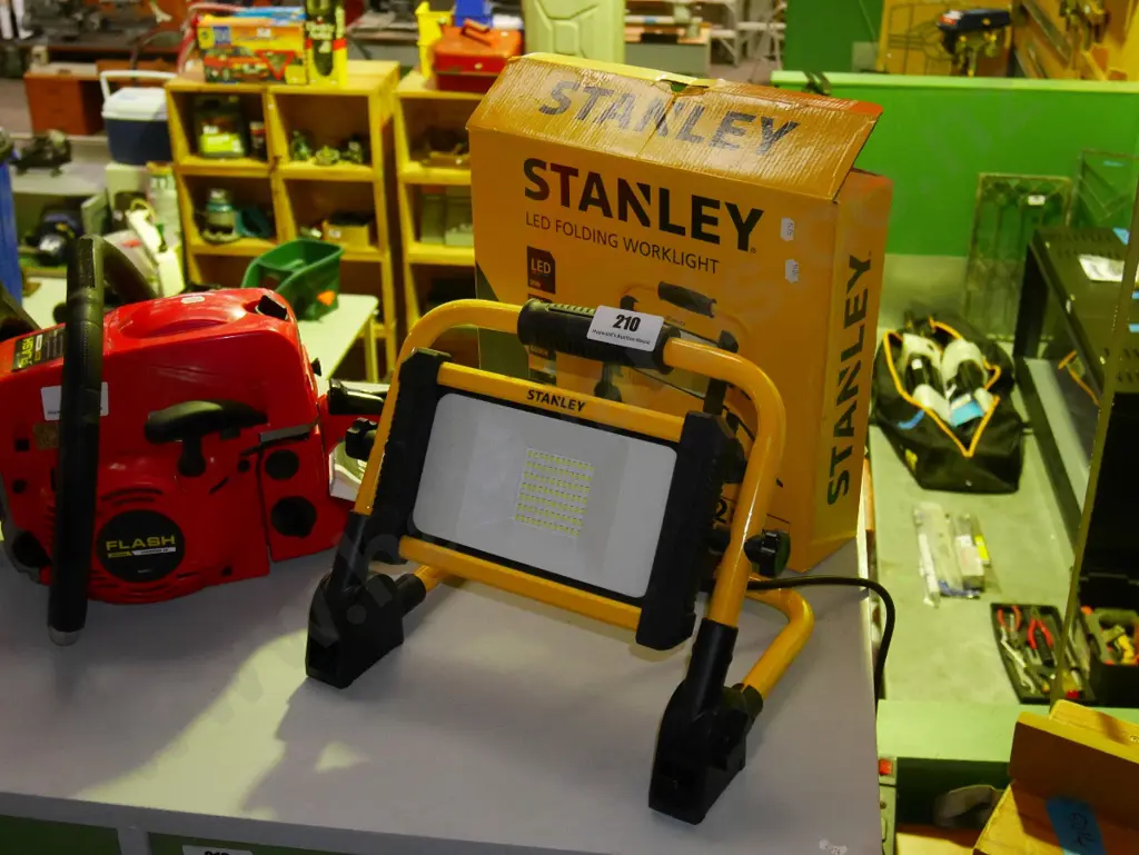 Stanley LED folding work light Image 1++