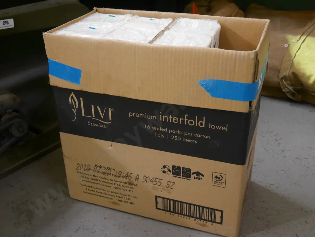 box of paper towels Image 1++