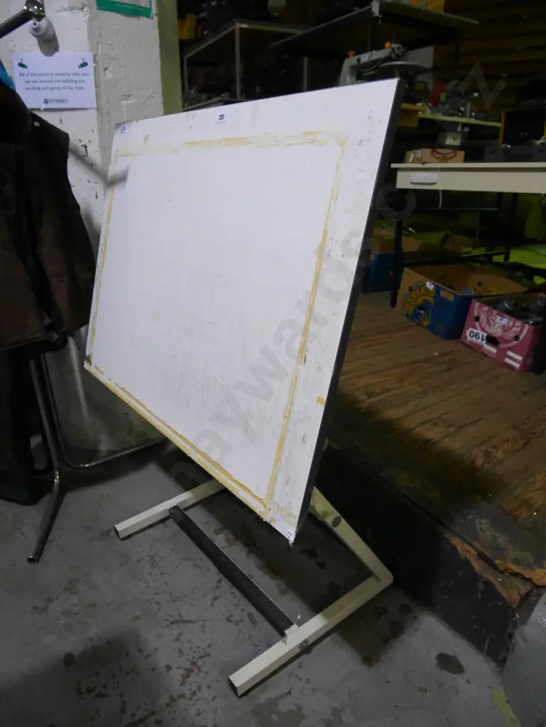 adjustable draughting table Image 1++