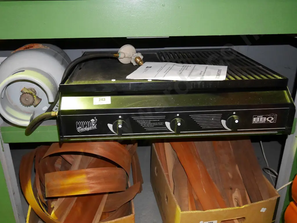 Barbeque Factory 3 burner bbq - Kiwi Back Yard BBQ , with gas bottle Image 1++