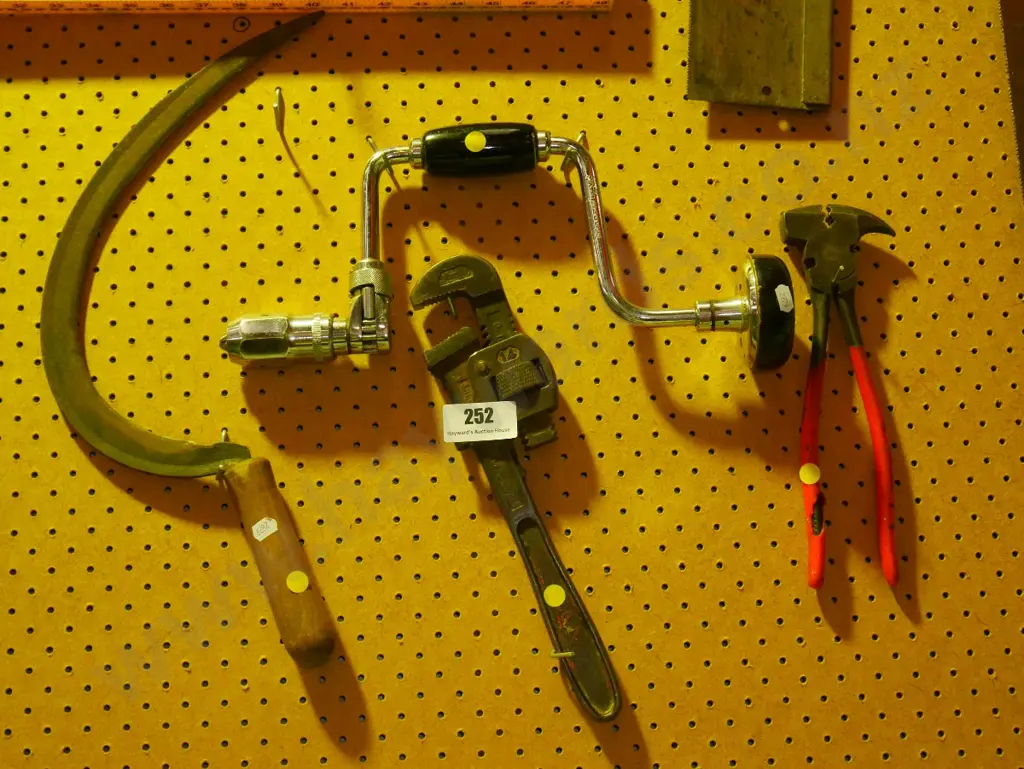 sickle, stilson, brace, nail puller - yellow dots Image 1++