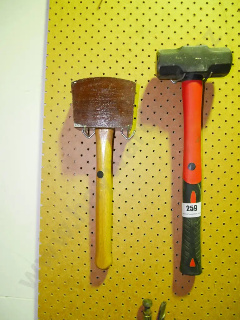 heavy hammer, wooden mallet Image 1++