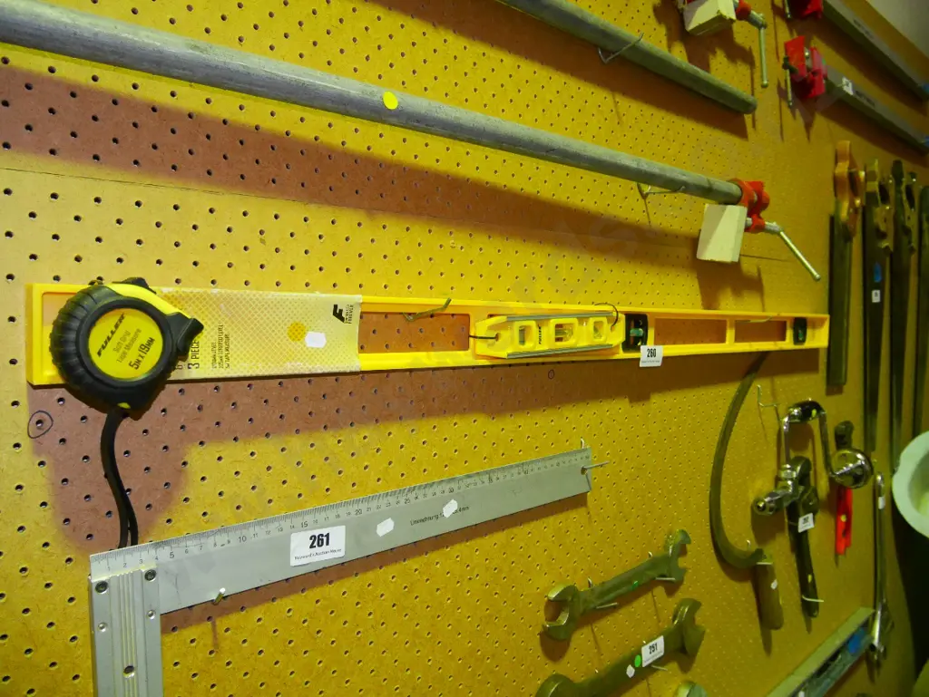 Fuller levels, tape measure Image 1++