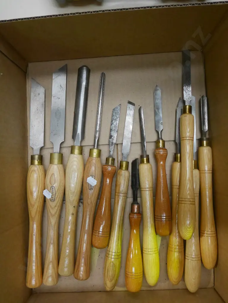 box of lathe chisels Image 1++