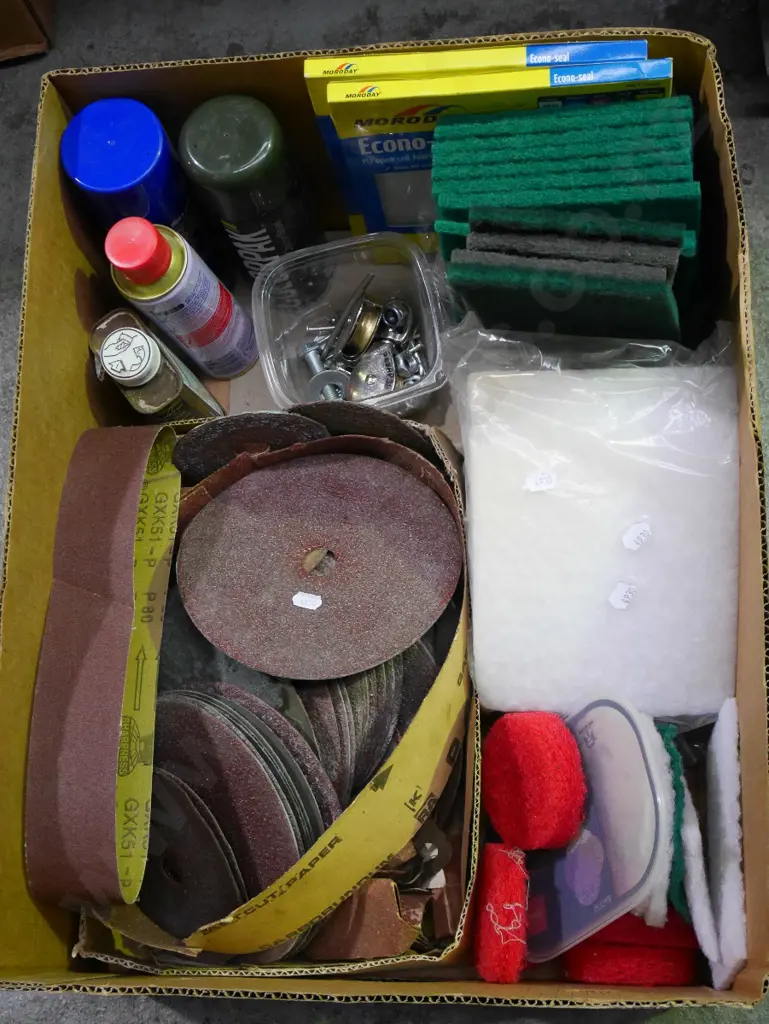 box; scouring pads, seals, sanding discs etc Image 1++