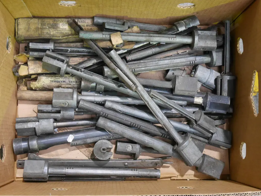 box; steel mangles etc Image 1++