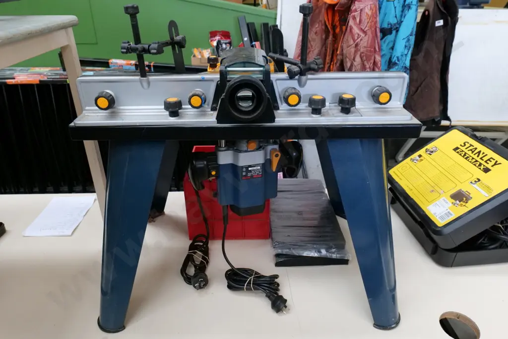 Ryobi router table and router and accessories Image 1++