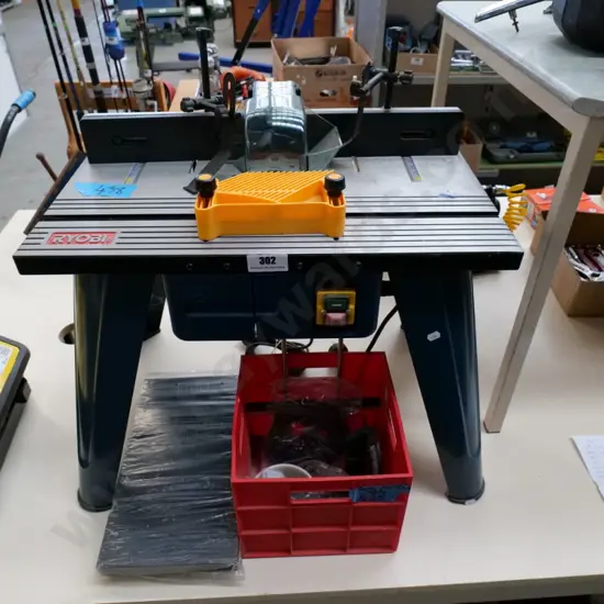 Ryobi router table and router and accessories