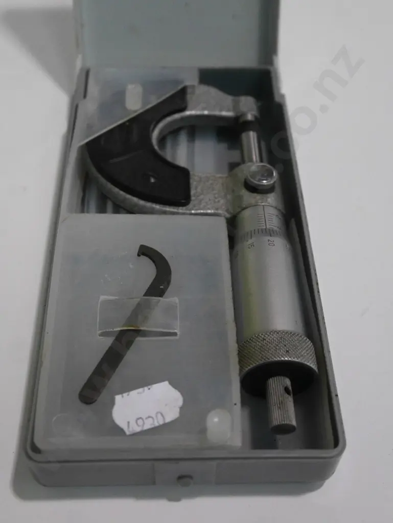 cased micrometer Image 1++