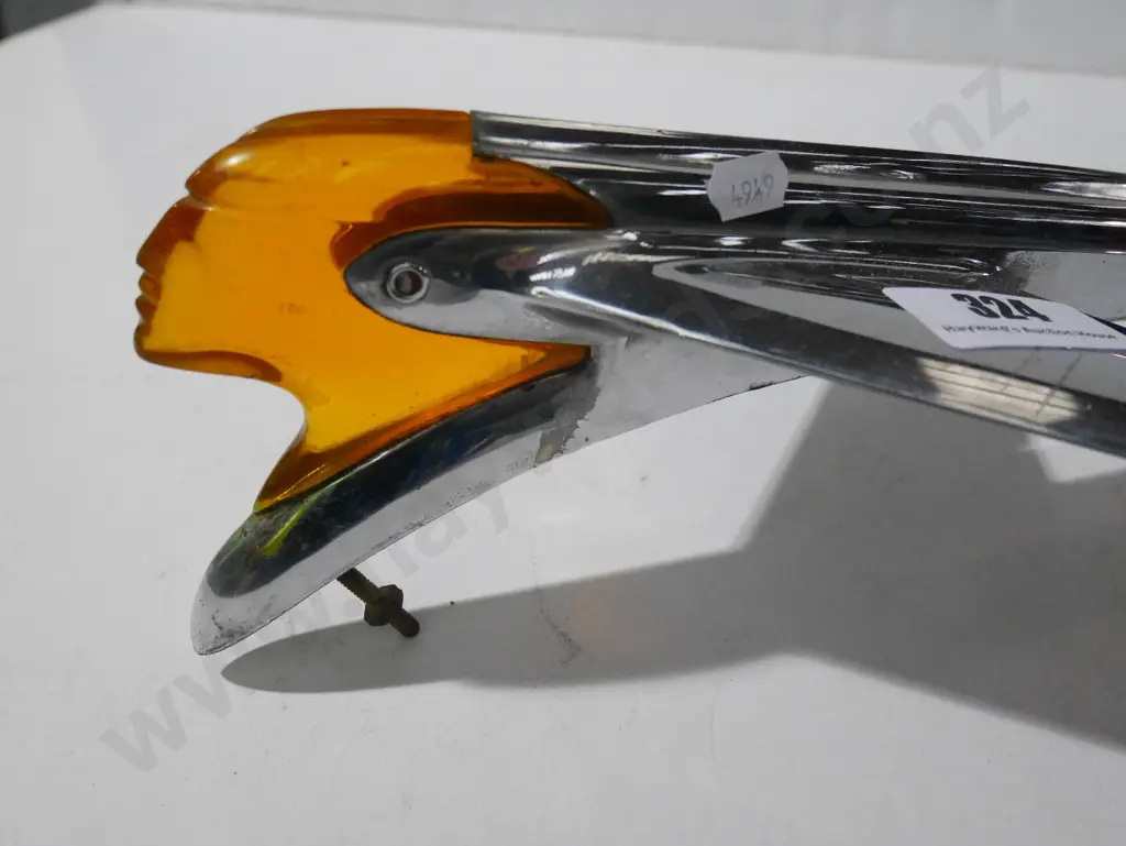 Pontiac hood ornament Image 1++