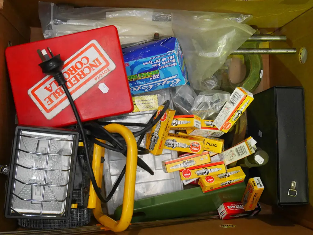 box; halogen lamp, wire mesh, spark plugs, cable ties etc Image 1++