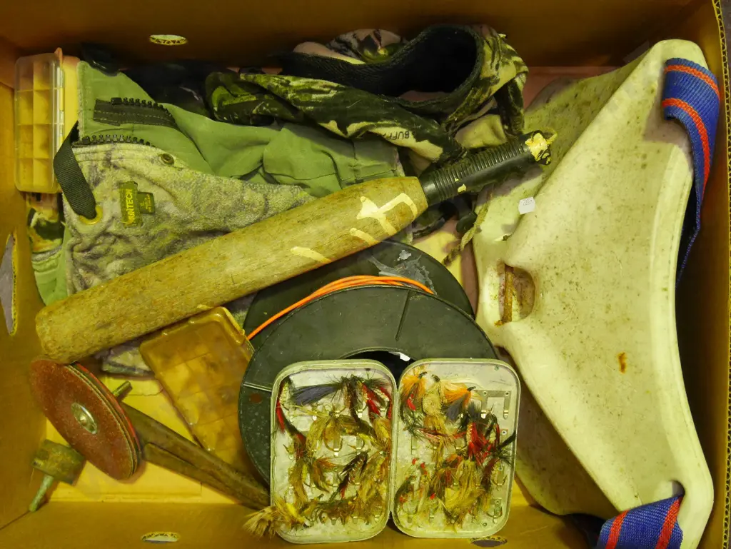 box; gimble, flys, mallet, wire etc Image 1++
