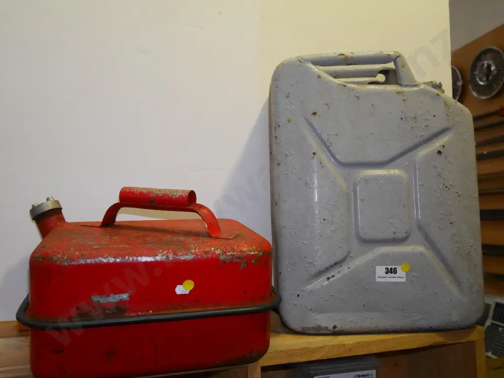 petrol can, jerry can - yellow dots Image 1++
