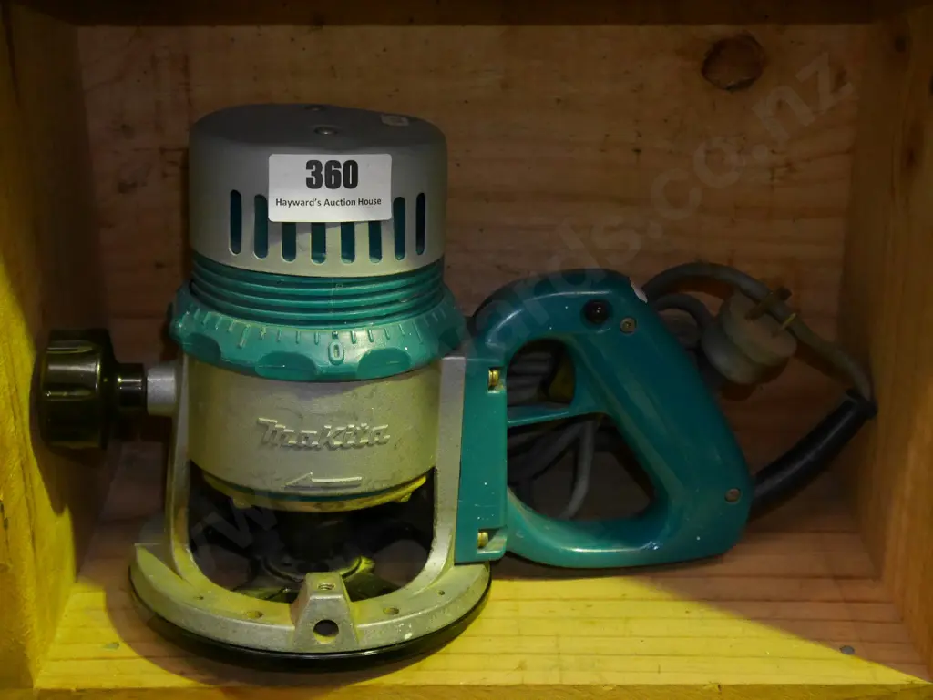 Makita router Image 1++