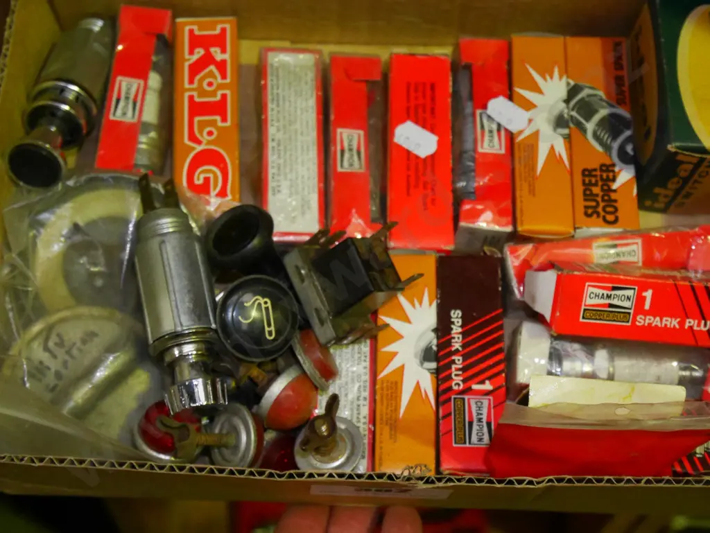 box; spark plugs etc Image 1++