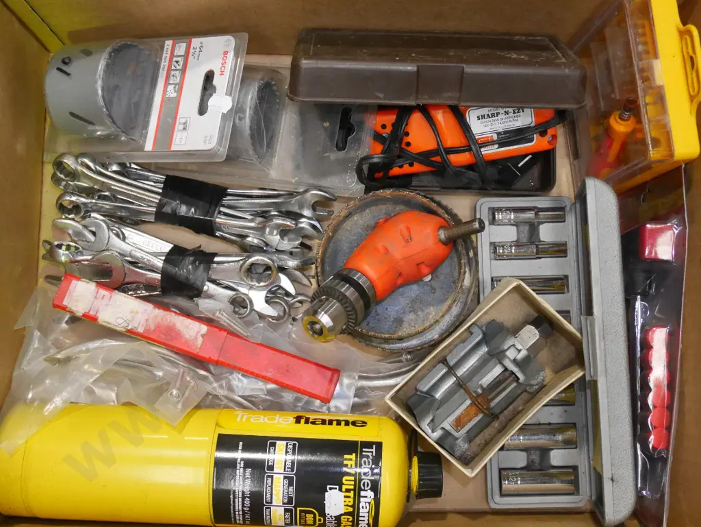 box; gas bottle, spanners, socket set etc Image 1++