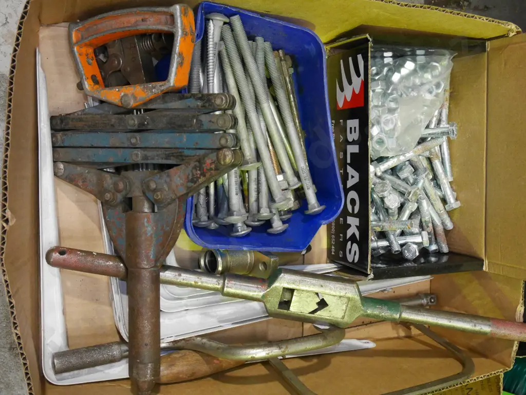 box; shelf brackets, nuts, bolts etc Image 1++