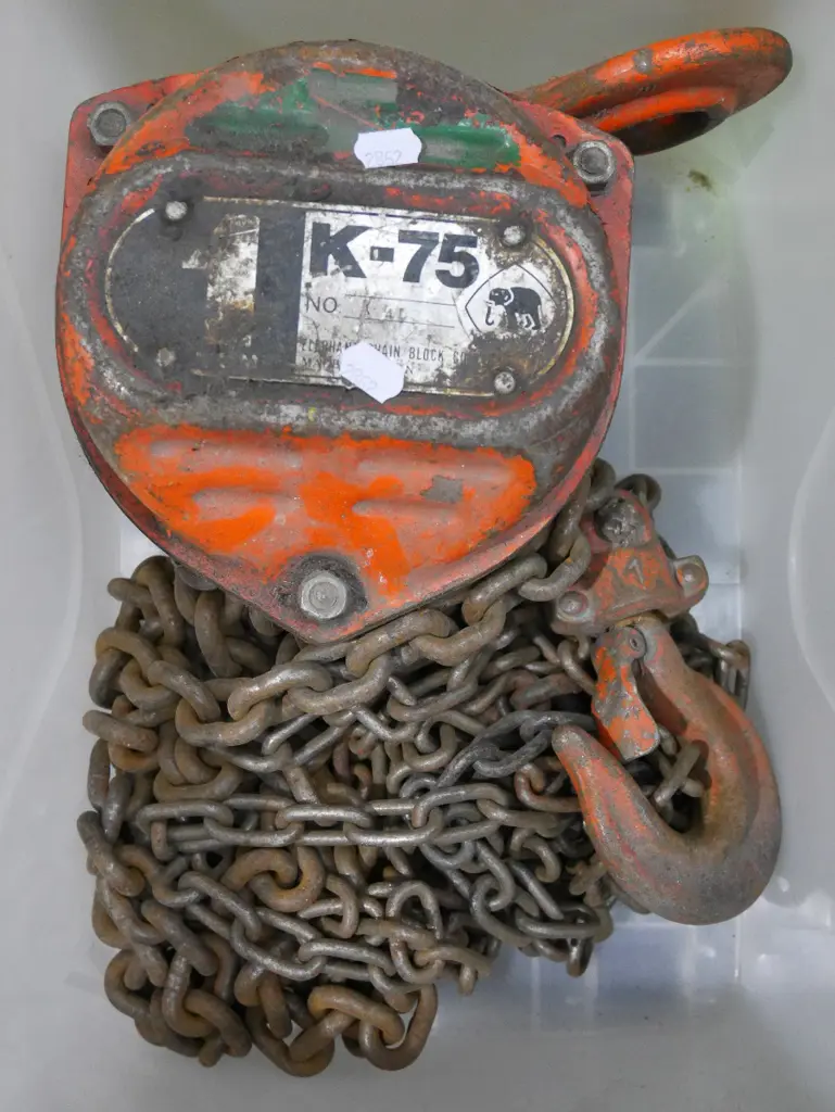 endless chain, plastic container Image 1++