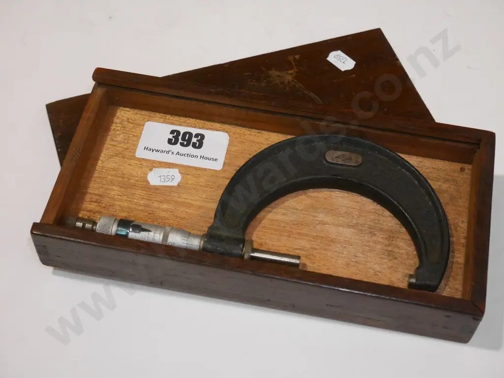 cased micrometer Image 1++