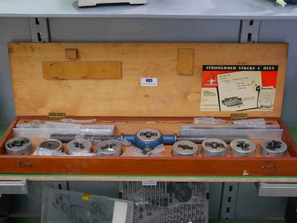 wood cased tap and die set Image 1++
