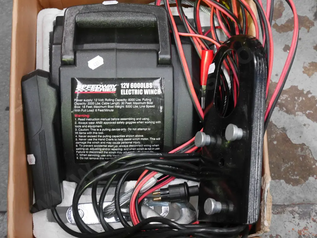 12V boxed as-new electric winch Image 1++