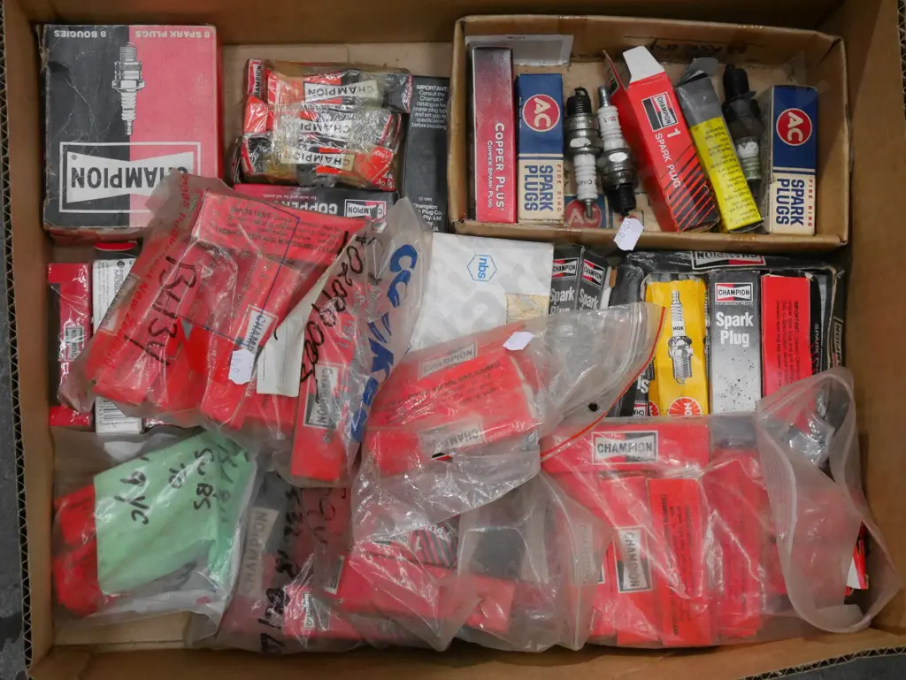 box; spark plugs  Image 1++
