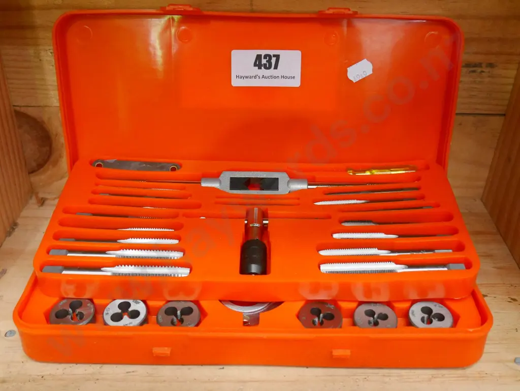 cased tap and die set Image 1++