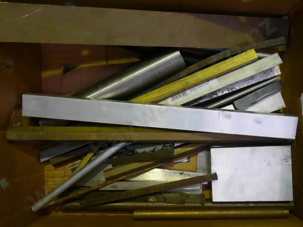 box; various scrap metals Image 1++