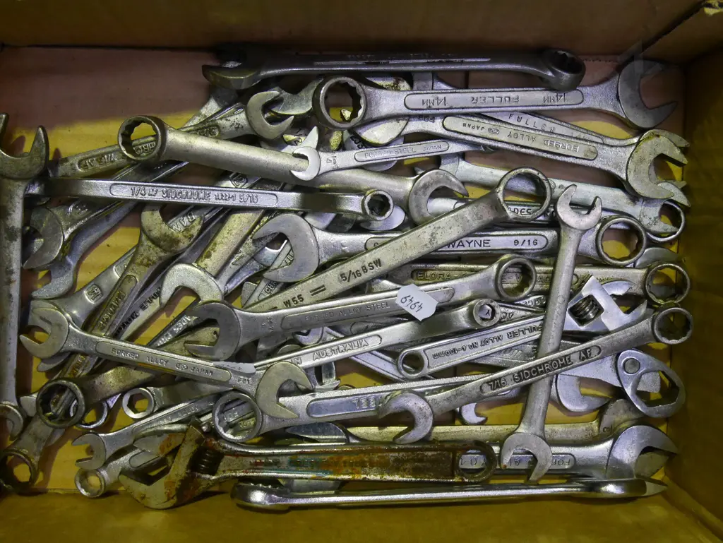 box; open end and ring spanners Image 1++