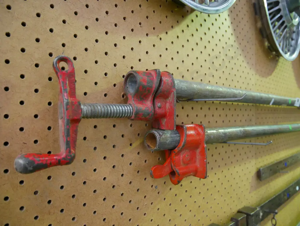 2 pipe clamps - green dots Image 1++