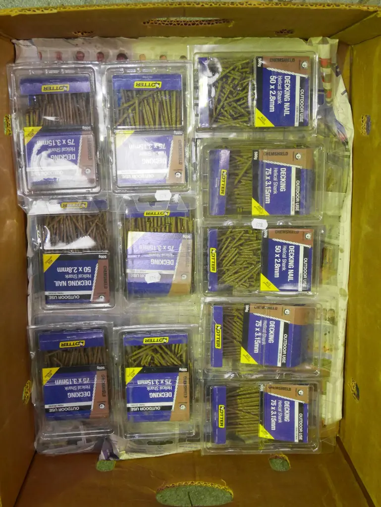 box; decking nails Image 1++