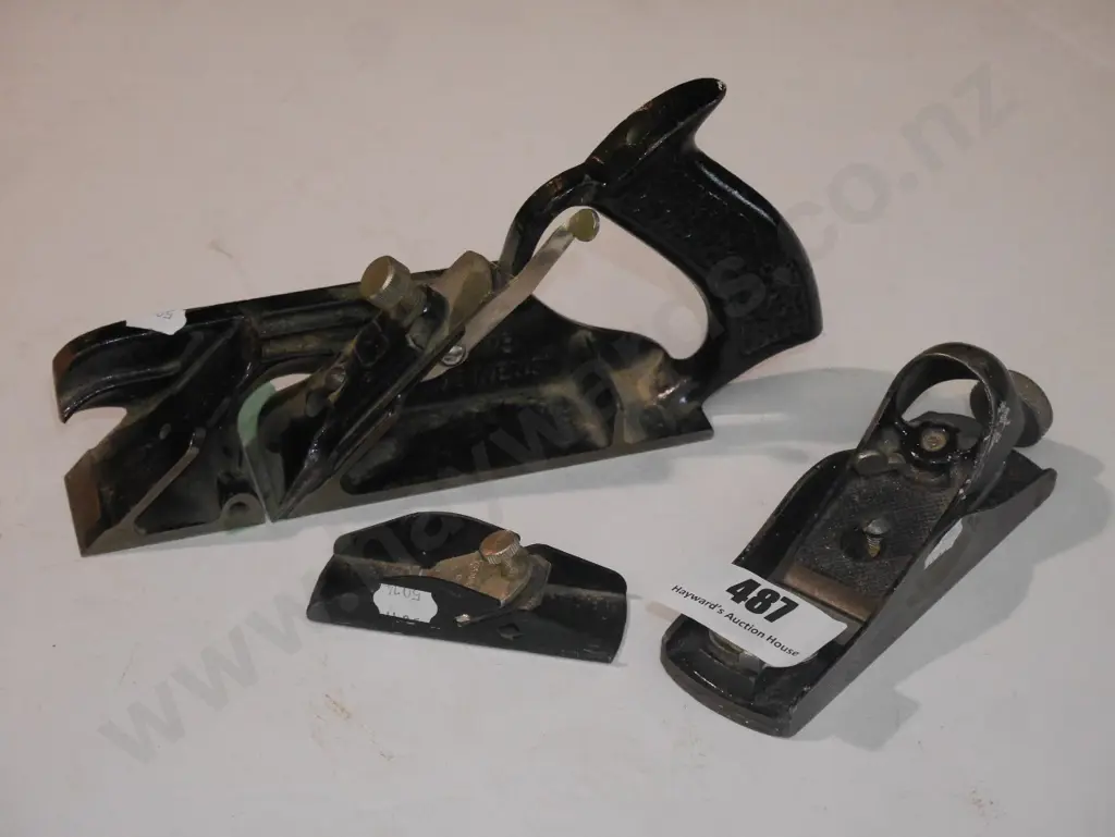 rebate plane, 2 small bull nose planes Image 1++