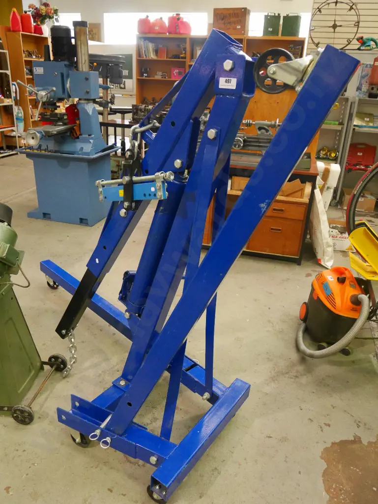 2 tonne engine hoist with engine leveller  Image 1++