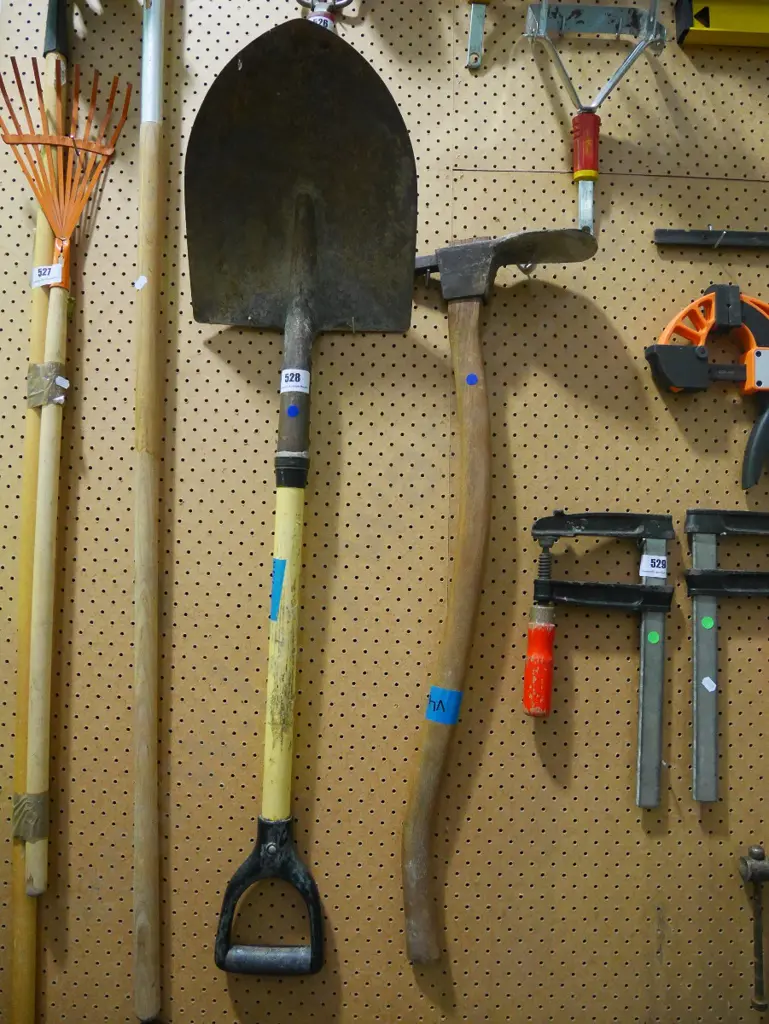 short handled shovel, grubber - blue dots Image 1++