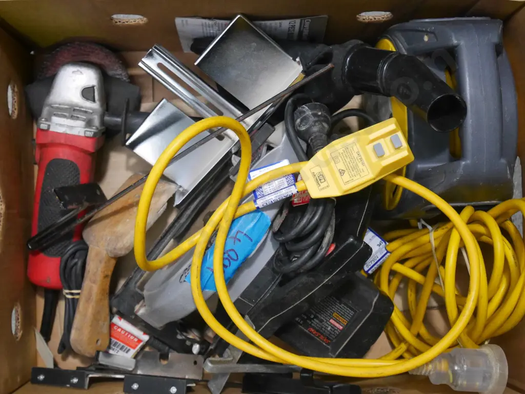 box; extension leads, angle grinder, skilsaw etc Image 1++