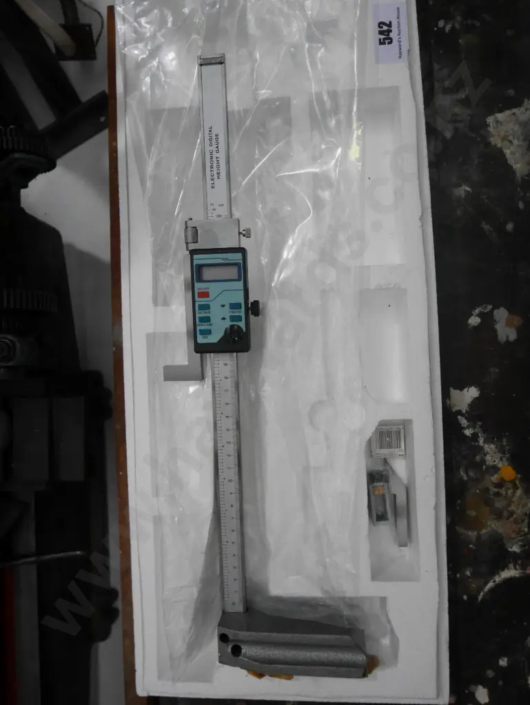 as-new digital height gauge Image 1++
