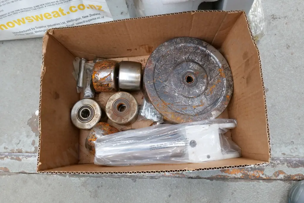 Metal Master yet to be assembled English Wheel EWM-75 - some wheels have rust and need attention Image 1++