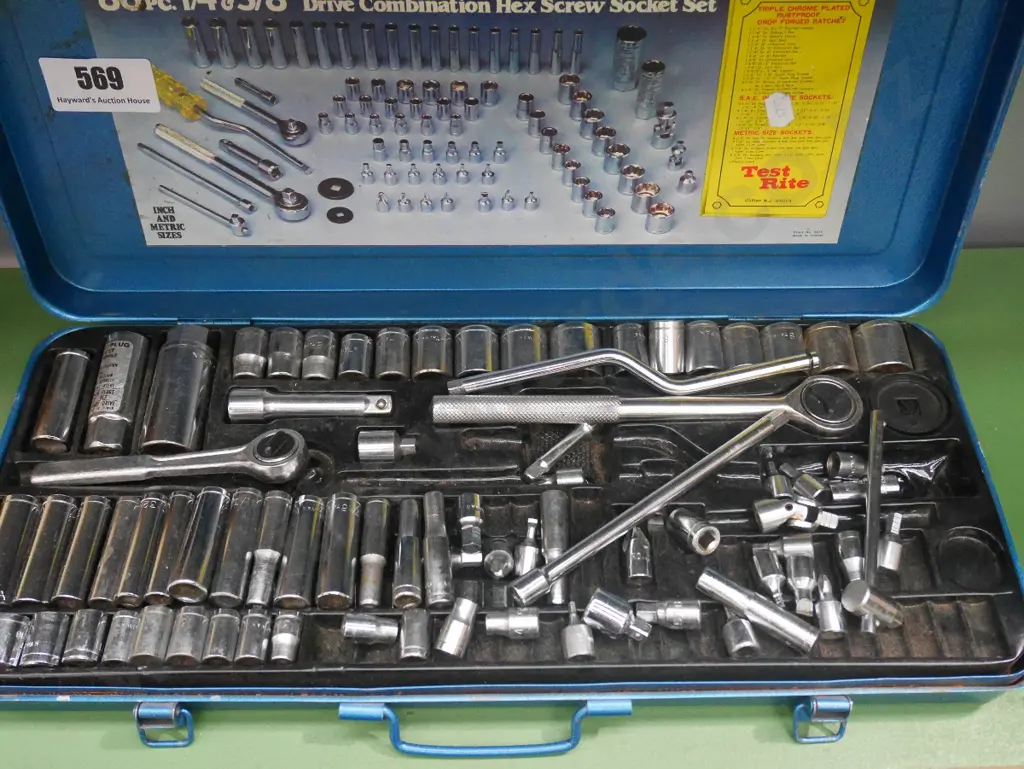cased socket set Image 1++