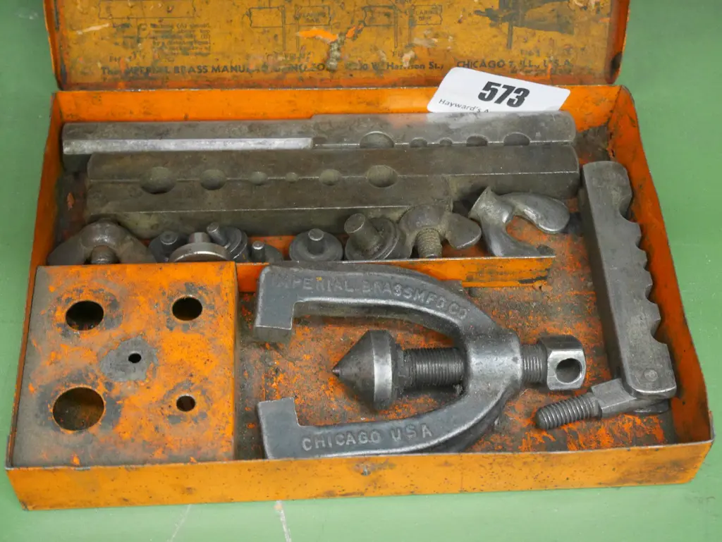 flaring tool for thin wall tubing Image 1++