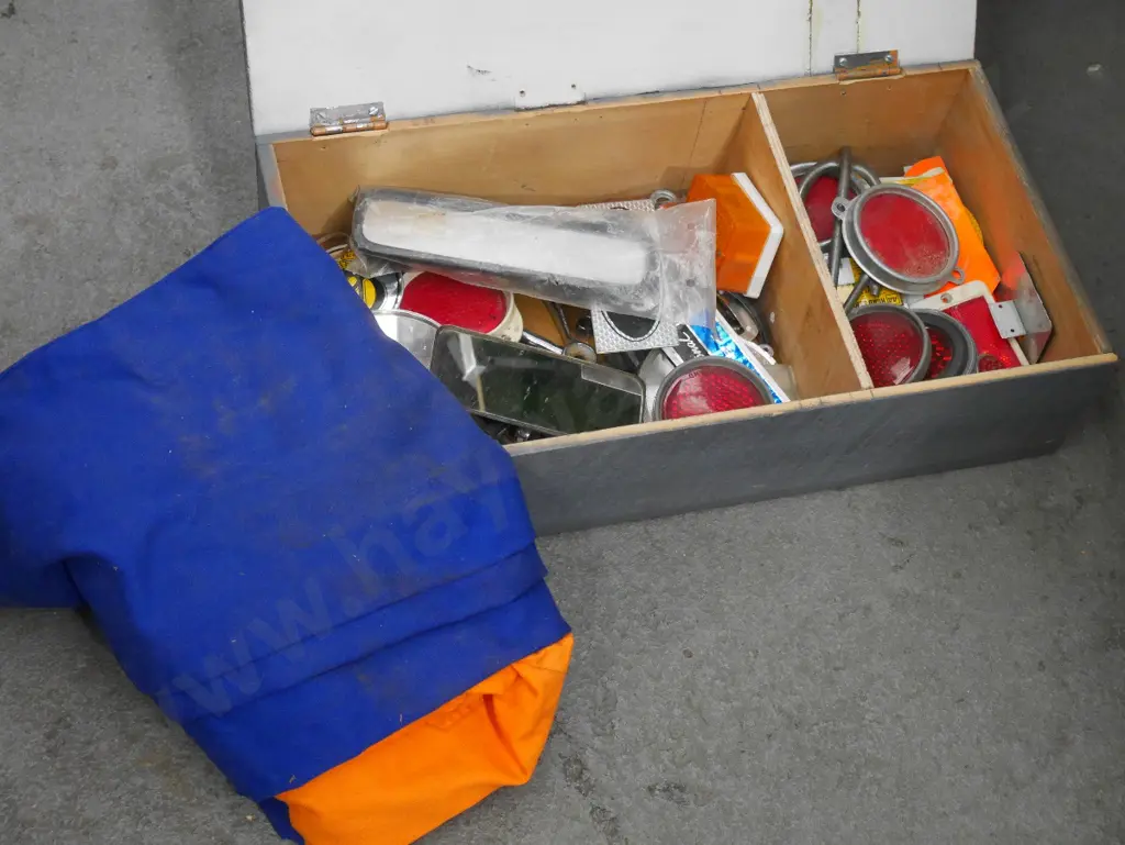box; car parts, reflectors, badges, overalls Image 1++