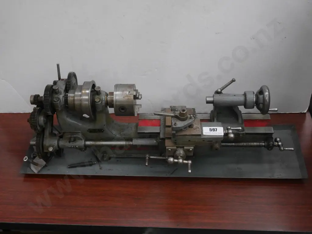 Pools Special small engineer's lathe - missing parts Image 1++